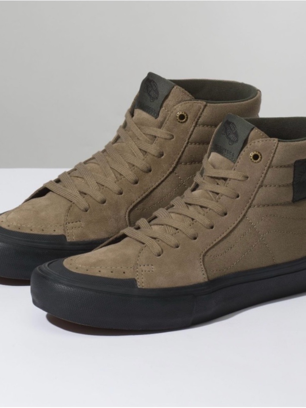 Unisex Vans Dakota Rochel’s signature Olive Suede High-Top Sneakers 6.5M/8W